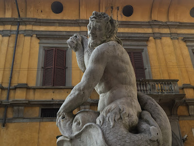 Fontana del delfino with Palazzo Lupi