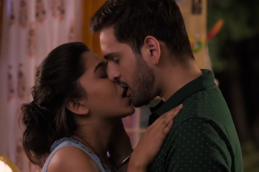 Mrunmayee Deshpande kissing scene with Siddharth chandekar in movie miss u mister 