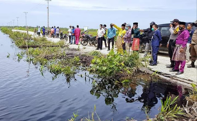 Bupati Meranti Tinjau Progres Proyek Pembangunan Infrastruktur Jalan dan Cetak Sawah di Kecamatan Rangsang