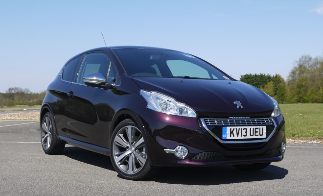 Peugeot 208 XY front view