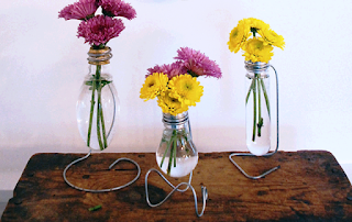 Gambar Vas Bunga Unik Dan Cantik Dari Bola Lampu Bekas