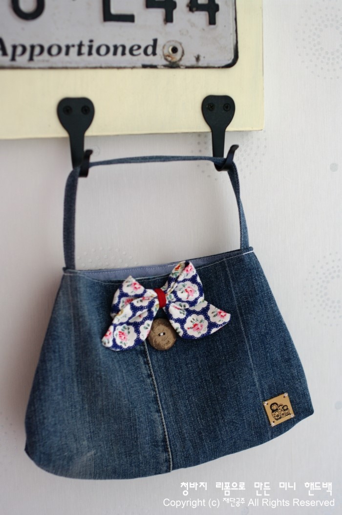 How to sew a small Handbag of denim old jeans. DIY Tutorial.