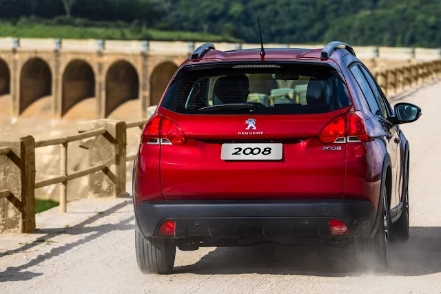 Peugeot 2008 Turbo Automático 2020 chega por R$ 100 mil