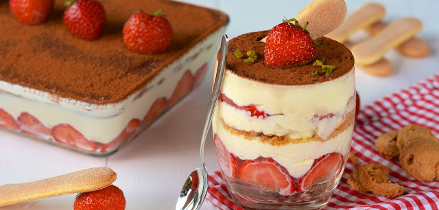 Delicioso Tiramisu rápido de Morangos