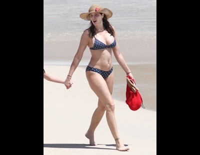 Stephanie Seymour Beach Stroll