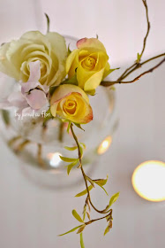 pastel roses cyclamen branch flower arrangement, spring, buchet de primavara pastel cu flori si ramuri lumanare