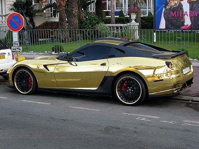 [gold_ferrari_03.jpg]