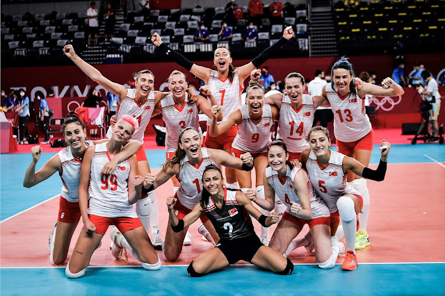 Turquia surpreende e atropela China na estreia do vôlei feminino; EUA,  Itália e Sérvia também vencem - Surto Olímpico