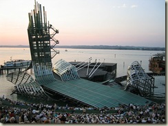 800px-105_0519_-_Bregenz_outdoor_music_festival_West_Side_Story