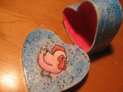 heart-shaped box with picture of a chicken