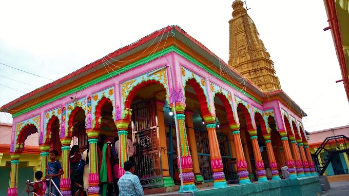 Colorful Temple at Dhapewada Kalameshwar