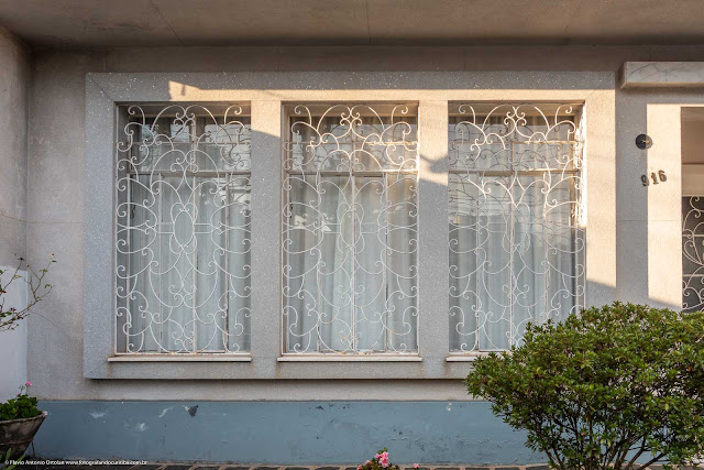 Casa na Rua Inácio Lustosa - detalhe janelas com destaque para a grade