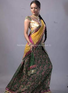 Actress Priya Hot Cleavage 