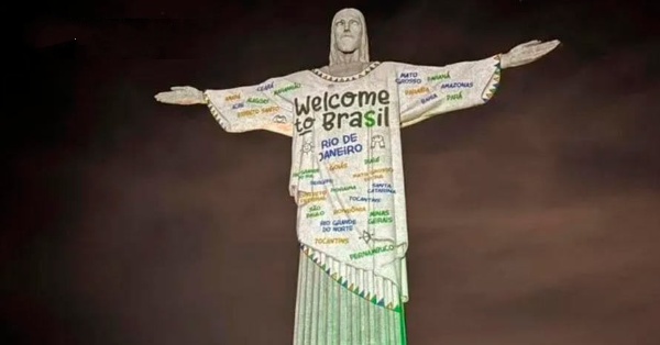 Indignación en Brasil por vestir al Cristo Redentor con ropa de Taylor Swift para sus conciertos