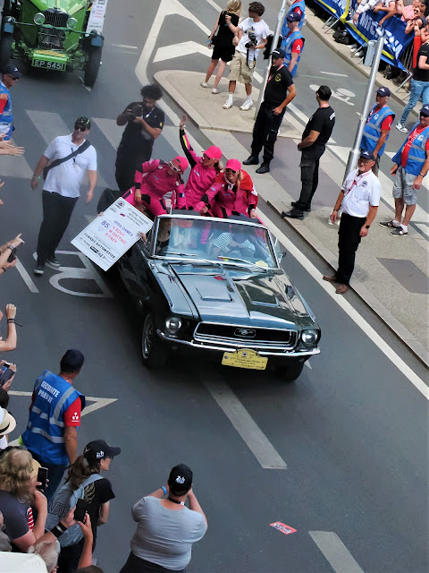 jiemve, le temps d'une pose, centenaire, 24 heures du Mans, femmes pilotes, Sarah Bovy, Michelle Gatting, Rahel Frey, Iron Dames