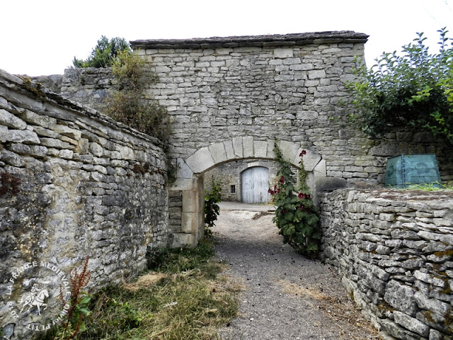 FLAVIGNY-SUR-OZERAIN (21) - Portes fortifiées