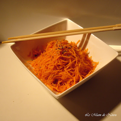 Illustration des carottes râpées sauce soja