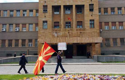 ΠΓΔΜ: Αντιδράσεις για την κατάθεση στεφάνου στους Αλβανούς πεσόντες