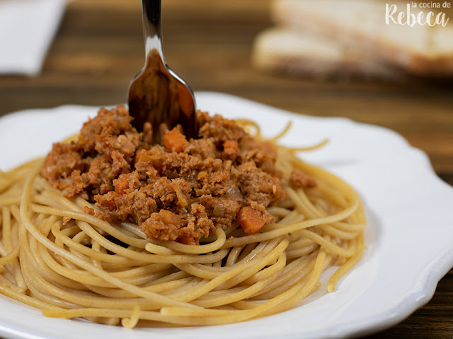 Espaguetis con boloñesa de soja (sojañesa)