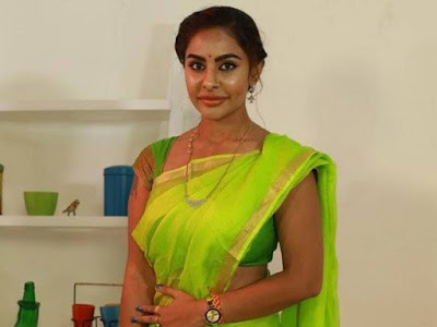 Sexy-Actor-Sri-Reddy-Gives-clarity-on-About-Her-Political-Entry-Andhra-Talkies