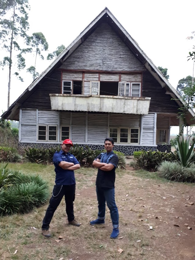 Berkunjung Ke Rumah Pengabdi Setan