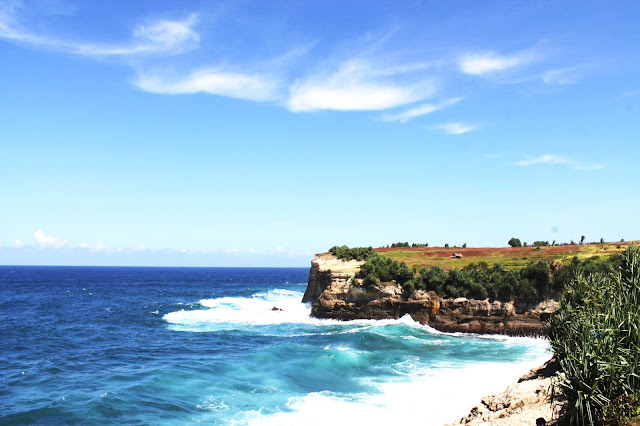 Tebing Karang di Pantai Klayar