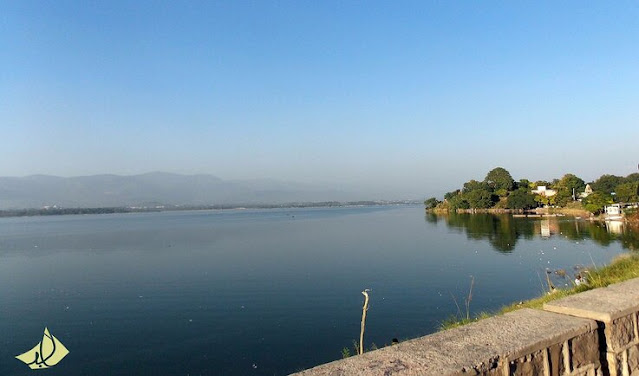 Raval Lake Aviary