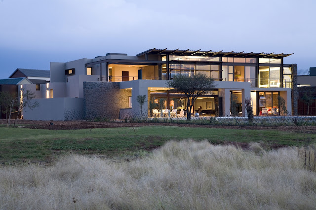 Modern Serengeti House by Nico van der Meulen Architects at dusk 