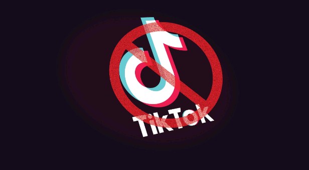 تقوم خوارزمية توصية TikTok بدفع المحتوى الضار إلى المستخدمين