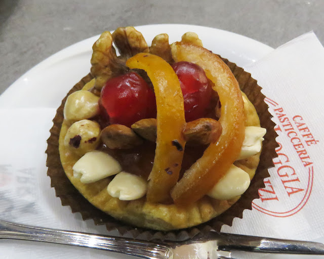 My favorite pastry in Florence, Caffè La Loggia degli Albizi, Borgo degli Albizi, Florence