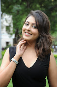Madhu Shalini glam pics-thumbnail-7