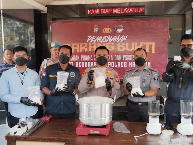 Polres Karimun Musnahkan 1,6 Kilogram Sabu, Ratusan Ekstasi dan Pil Happy Five