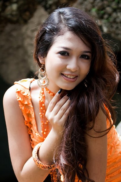 Myanmar Celebrity Hot Model San Yati Moe Myint -08