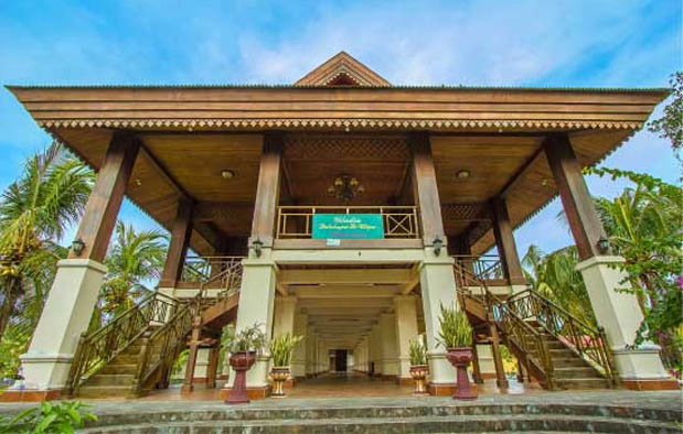 Rumah Adat Gorontalo (Dolohupa + Bandayo Pamboide), Gambar 