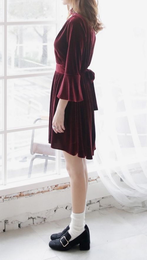 V Neck Velvet Dress with Choker Set