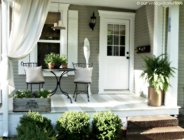 like to keep the decor on this porch simple, so, here's what I did.