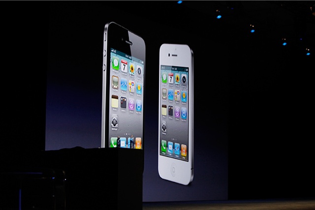 I was never a fan of he white iPhone but the white iPhone 4 is flippin sexy!