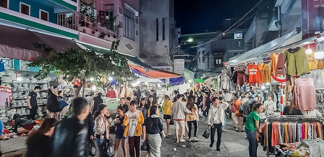 Le Duan night market in Danang city