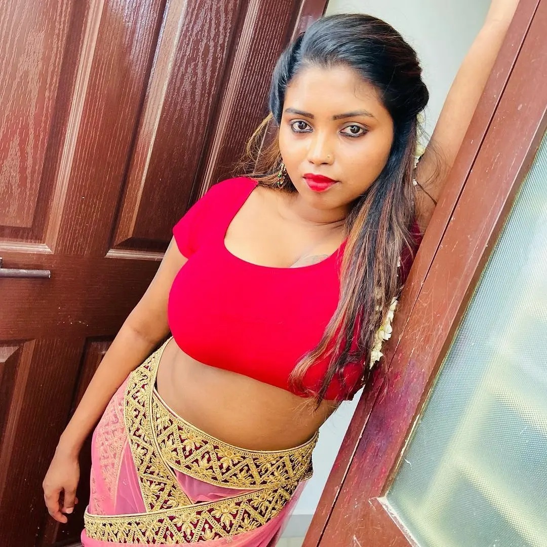 Actress Elakkiya Latest Hot Navel & Cleavage Stills