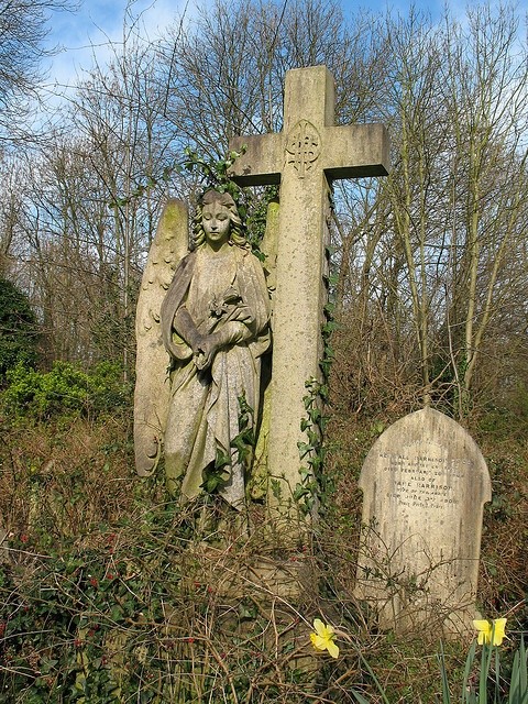 Ángel en el cementerio de Highgate.