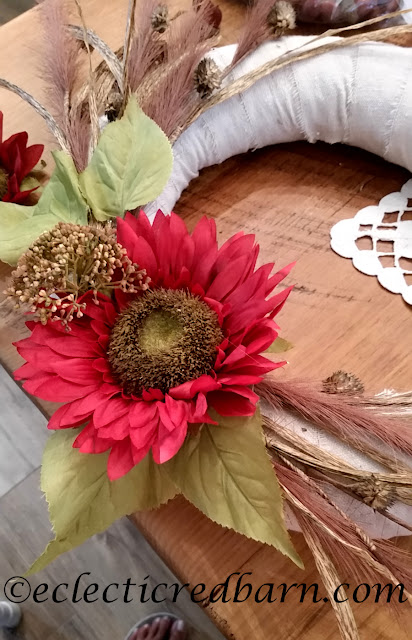 Fall Wreath. Share NOW. #falldecor #fall #fallwreaths #wreaths #eclecticredbarn