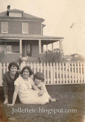 Velma Davis and friends 1925 Edge Lawn Inn https://jollettetc.blogspot.com