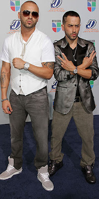 Wisin y Yandel vestidos para los premios juventud