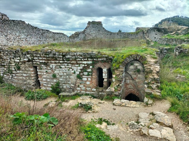 cisterna acqua castello Berat