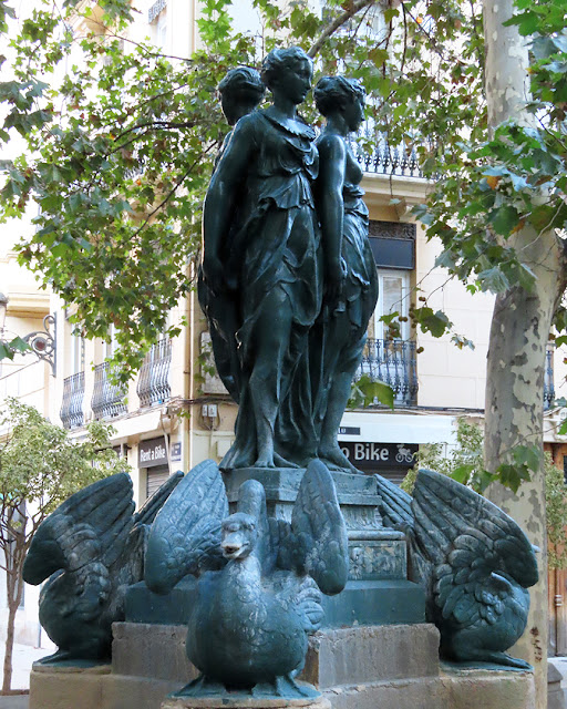 Fuente de las Tres Gracias, Plaça de Rodrigo Botet, Valencia