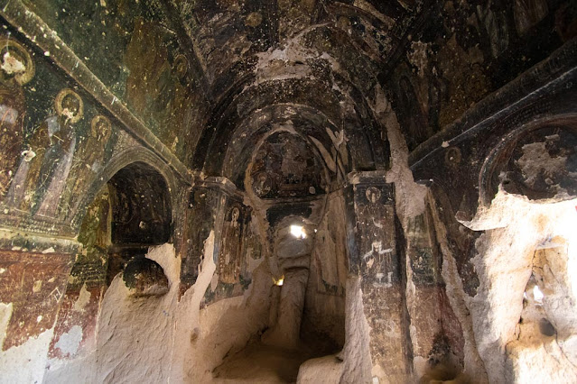 Affreschi in una chiesa rupestre di Belisirma-Cappadocia