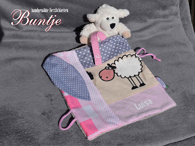  Schnuffeltuch Kuscheltuch Tuch Baby Geschenk Geburt Taufe Name grau rosa Schafe Tiere Bauernhof Wellnessfleece Fleece Schnuller Buntje handmade nähen