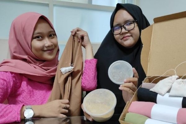 Jilbab Anti Bau Apek Karya Mahasiswa Unusa