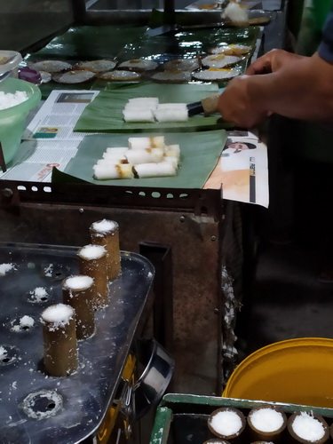 menikmati sajian kue putu