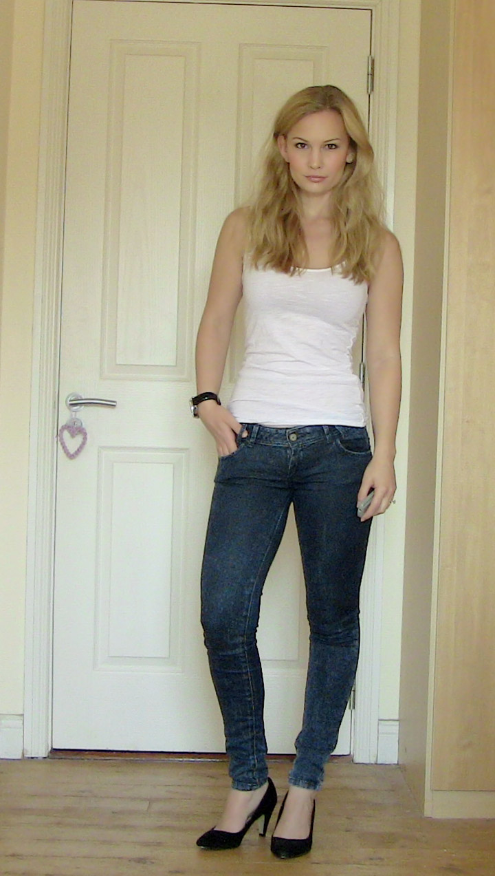 Bootcut Jeans And High Heels - Shoe Susu
